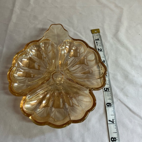 Elegant Amber Glass Leaf Dish - Picture 4 of 5